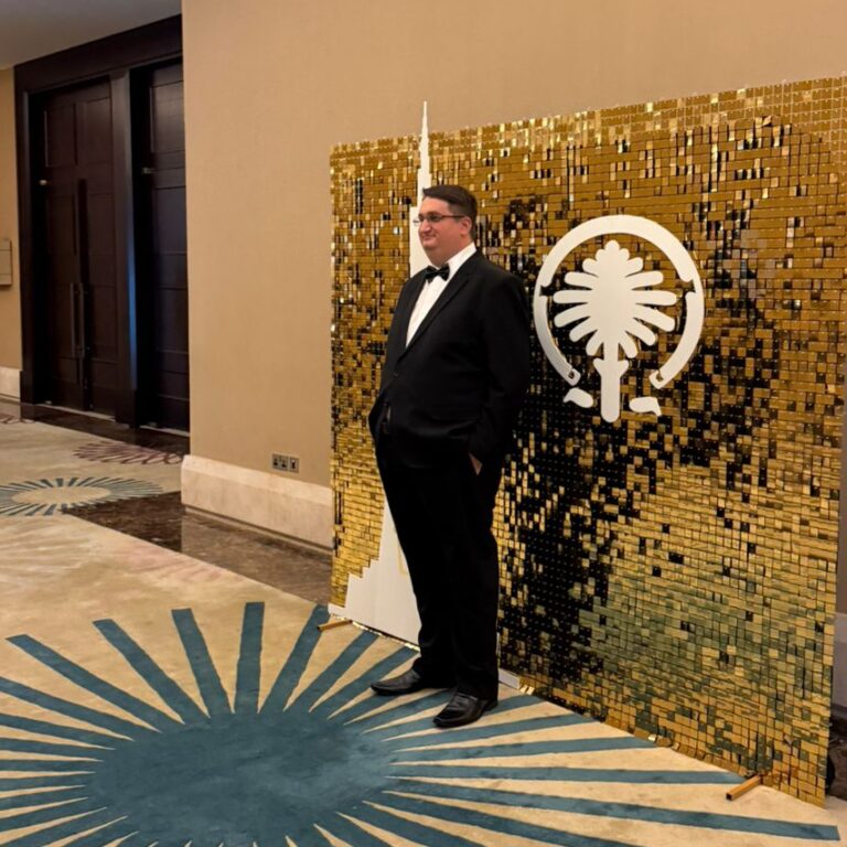 Jean Garcia recebe prêmio Top Of Mind Internacional em Dubai e celebra sucesso