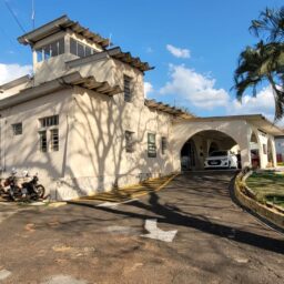 ‘Pode passar o aeroporto ao município que a gente toca’, diz Vinicius