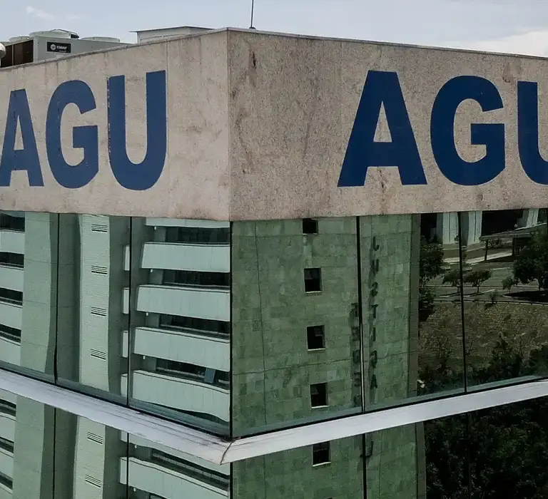 AGU pede bloqueio de bens de mais 14 investigados por fraude no INSS