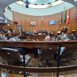 Sessão da Câmara tem cinco projetos de lei na pauta, incluindo Família Acolhedora