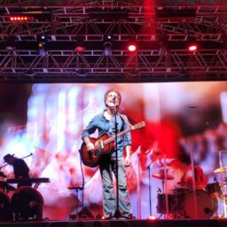 Nando Reis emociona mais de cinco mil pessoas em show gratuito no Sesi Marília