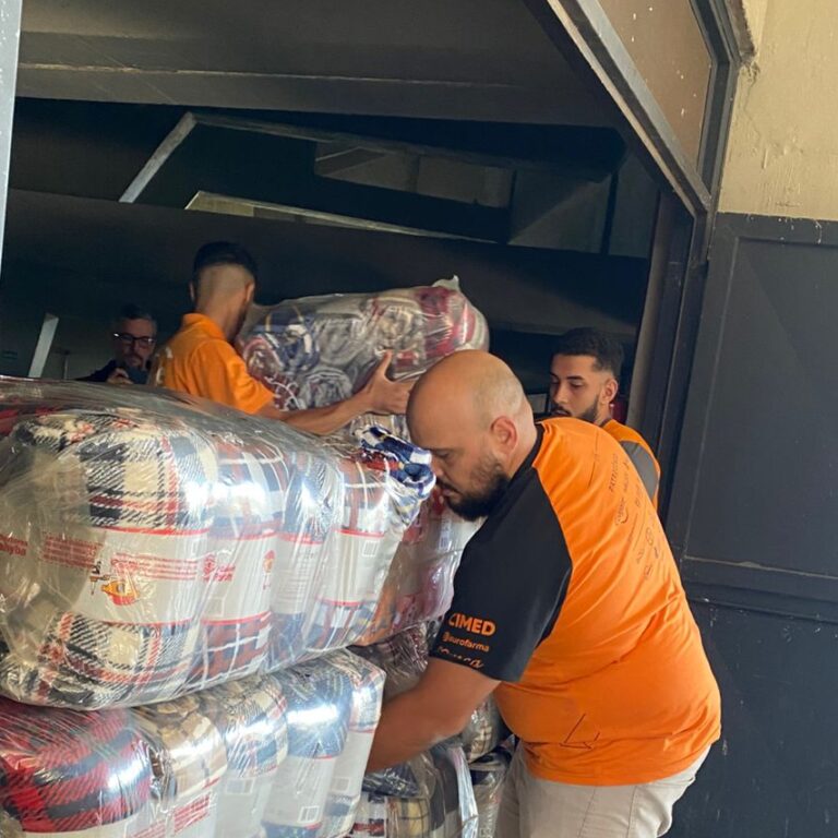 Fundo Social de Marília recebe duas toneladas de cobertores e roupas do Grupo Farma Conde