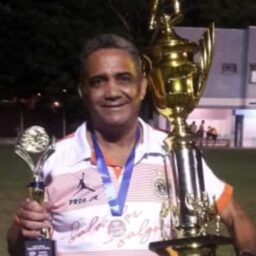 Mortes de presidente e ex-técnico deixam futebol de luto