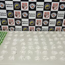 Homem é preso e menor apreendido em ações da PM contra o tráfico de drogas