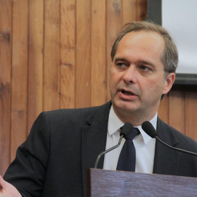 Danilo da Saúde cobra providências urgentes no abastecimento da Medex