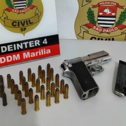 Comerciante é preso com arma de fogo em casa e alega que não teve tempo para entregar