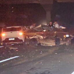 Acidente com Porsche na SP-294 deixa mulher e bebê feridos em colisão tripla