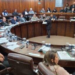 Câmara de Marília vota criação de farmácia 24h e mais cinco projetos nesta segunda