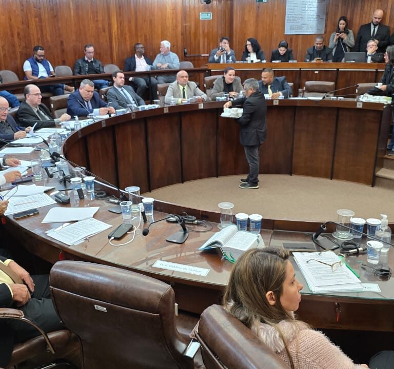 Câmara de Marília vota criação de farmácia 24h e mais cinco projetos nesta segunda