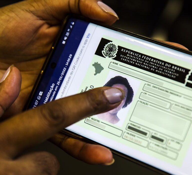 Lei que cria CNH gratuita para população de baixa renda é sancionada