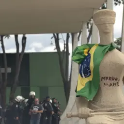 STF nega recurso de mulher que pichou estátua no 8 de janeiro