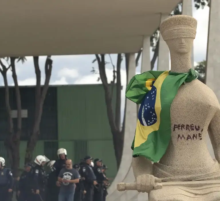 STF nega recurso de mulher que pichou estátua no 8 de janeiro