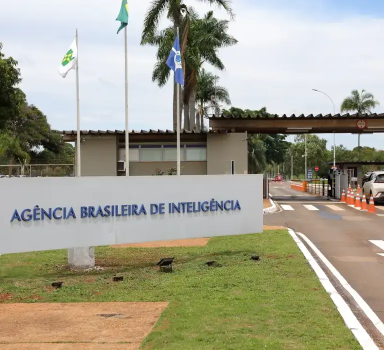 PF indicia Jair Bolsonaro e Ramagem no inquérito da ‘Abin Paralela’