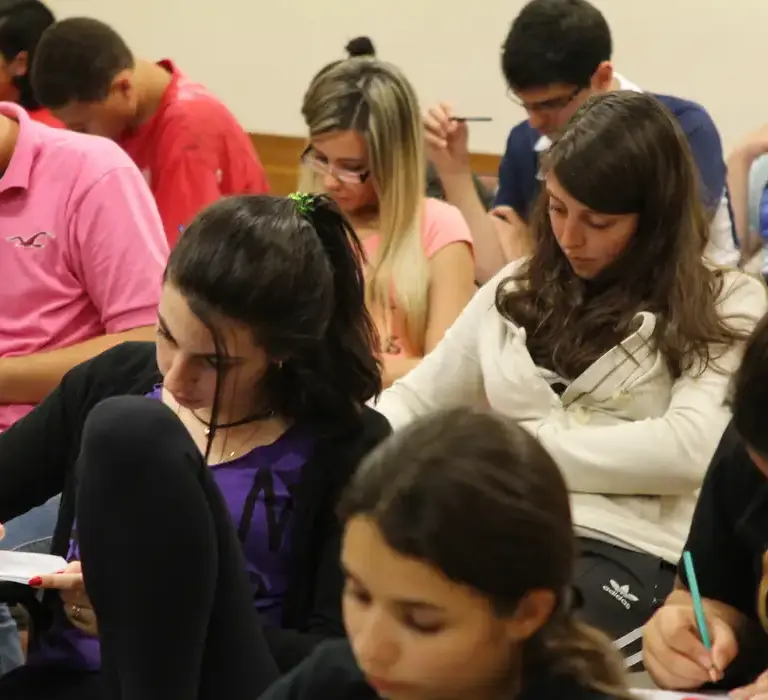 Inscrições para concorrer às bolsas do Prouni começam nesta segunda-feira