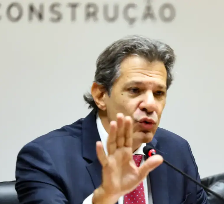 Brasil não sairá da mesa de negociação com EUA, diz Fernando Haddad