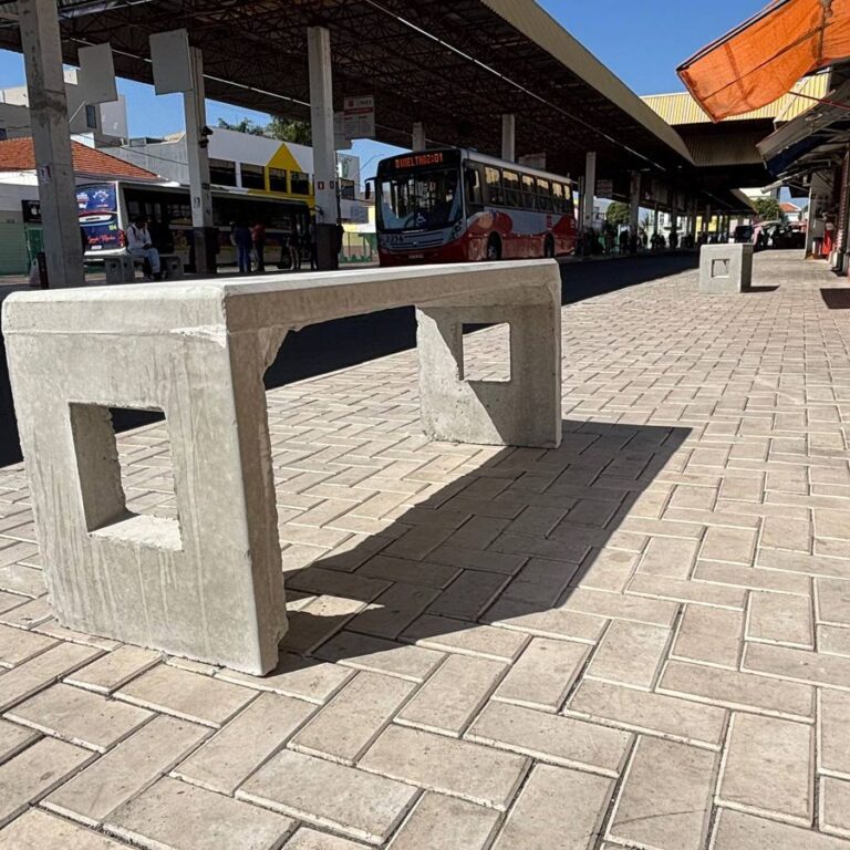 Terminal Urbano de Marília recebe novos bancos e segue em reforma