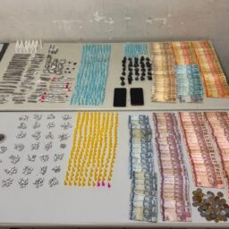 PM prende trio com mais de 900 porções de drogas no Parque das Azaleias