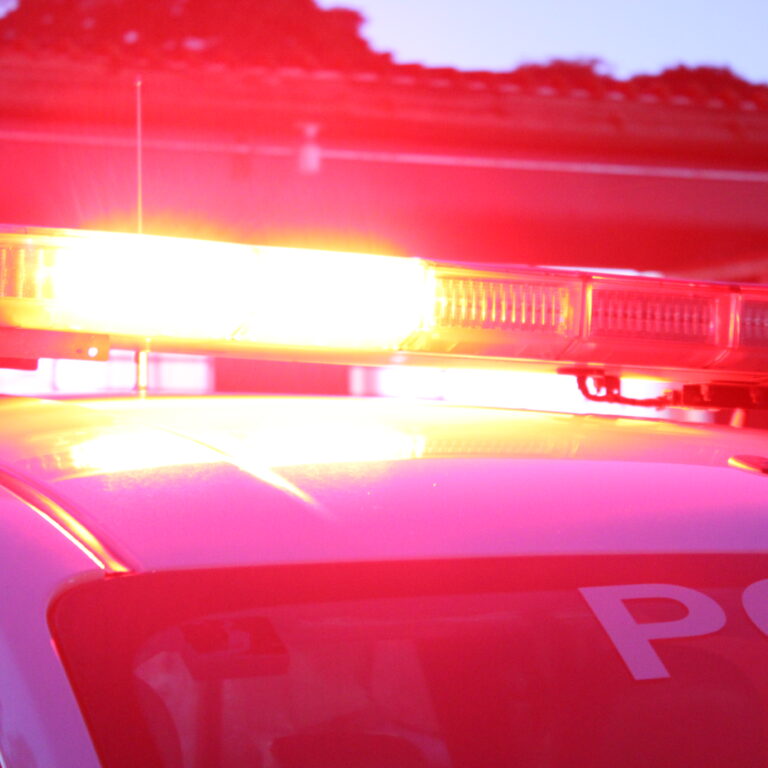 Homem furta R$ 300 de carteira de cliente dentro de supermercado