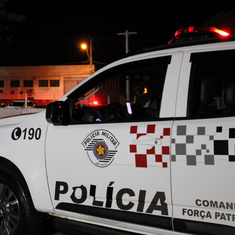 Ameaça com faca termina em incêndio e prisão de mulher em Fernão