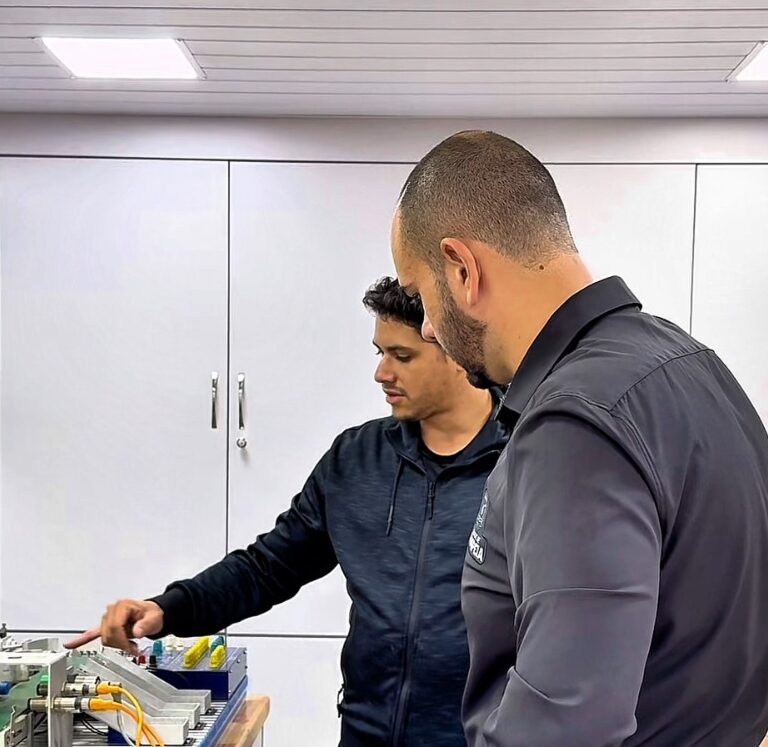 Parceria leva capacitação técnica gratuita em eletroeletrônica a Pompeia