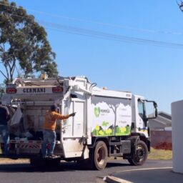Coleta de lixo em Pompeia passa a cobrir mais de 40 bairros com rotas diárias