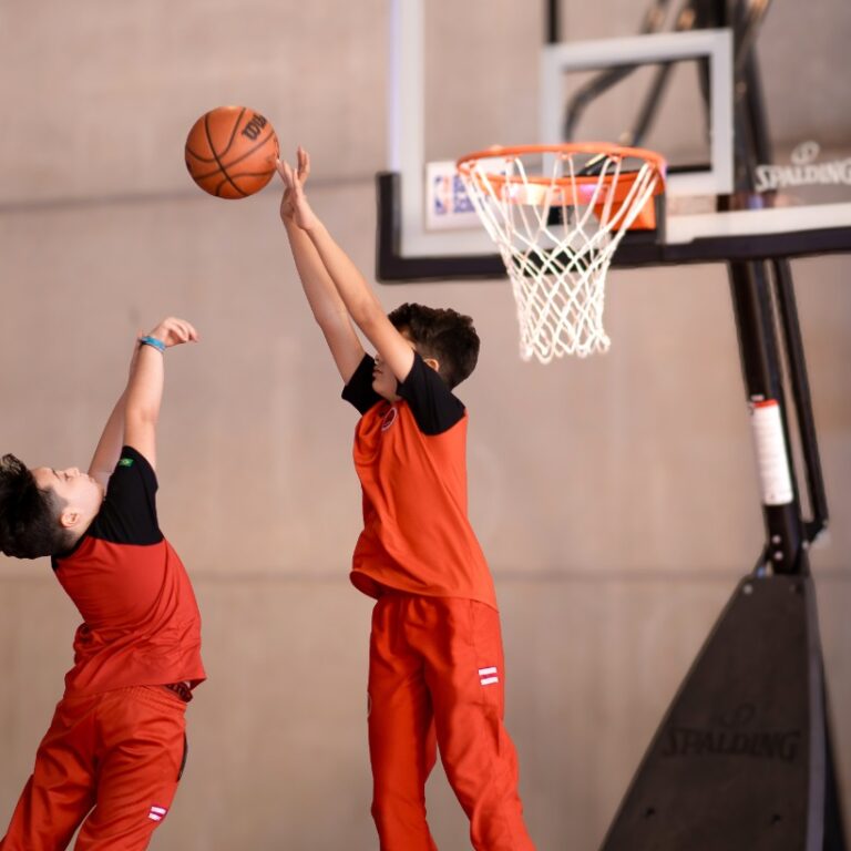 Maple Bear abre Copa de Férias com metodologia da NBA Basketball School