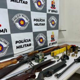 Quatro horas de terror, um arsenal e três prisões em flagrante