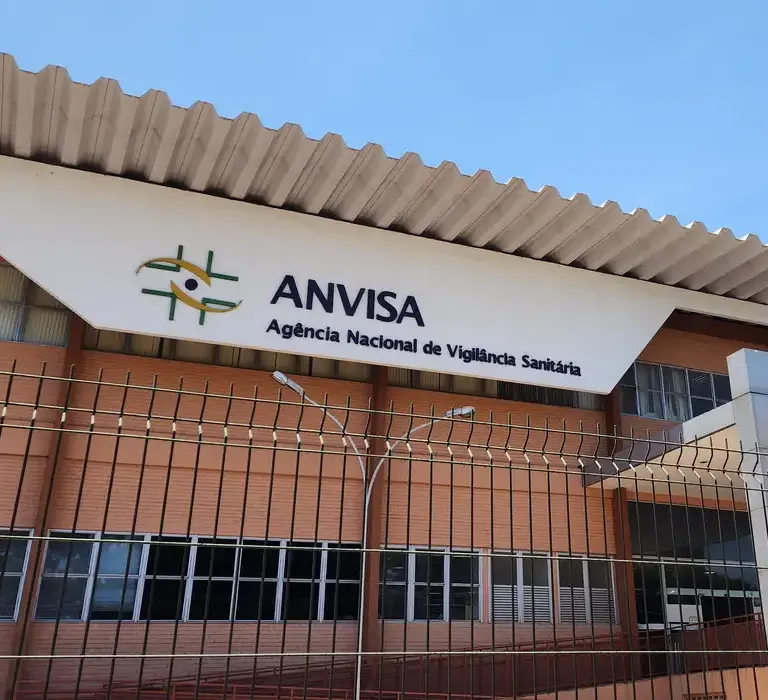 Anvisa proíbe comercialização de medicamentos e complemento alimentar