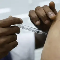 Casos de síndrome respiratória aguda grave caem no país, diz Fiocruz