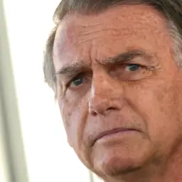 Moraes decreta prisão domiciliar de Jair Bolsonaro