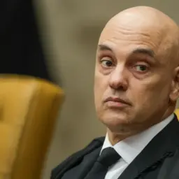 ‘Não há chance de recuar um milímetro’, diz Moraes ao Washington Post
