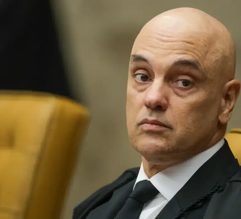 ‘Não há chance de recuar um milímetro’, diz Moraes ao Washington Post