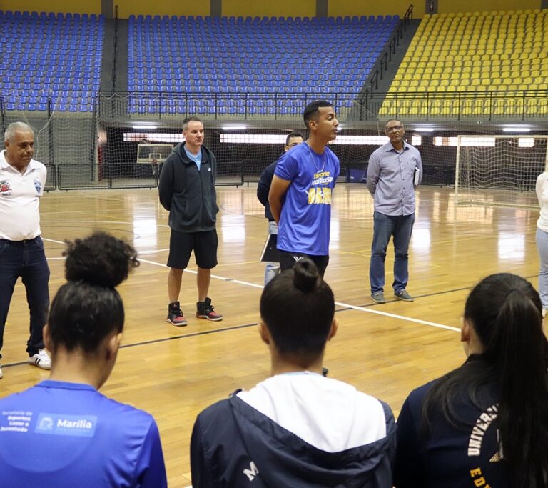 Marília apresenta novo técnico e cinco reforços para equipes femininas de futebol e futsal