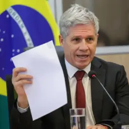 Governo pode prorrogar Brasil Soberano, diz ministro Paulo Teixeira 