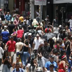 População brasileira chega a 213,4 milhões em julho de 2025, aponta IBGE