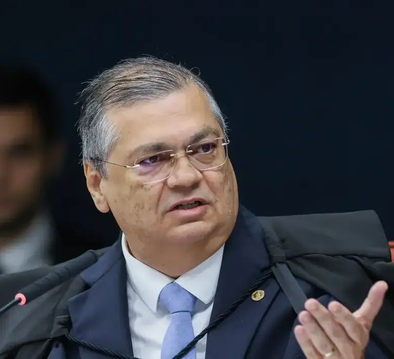 Dino manda PF investigar emendas parlamentares que somam R$ 694 milhões