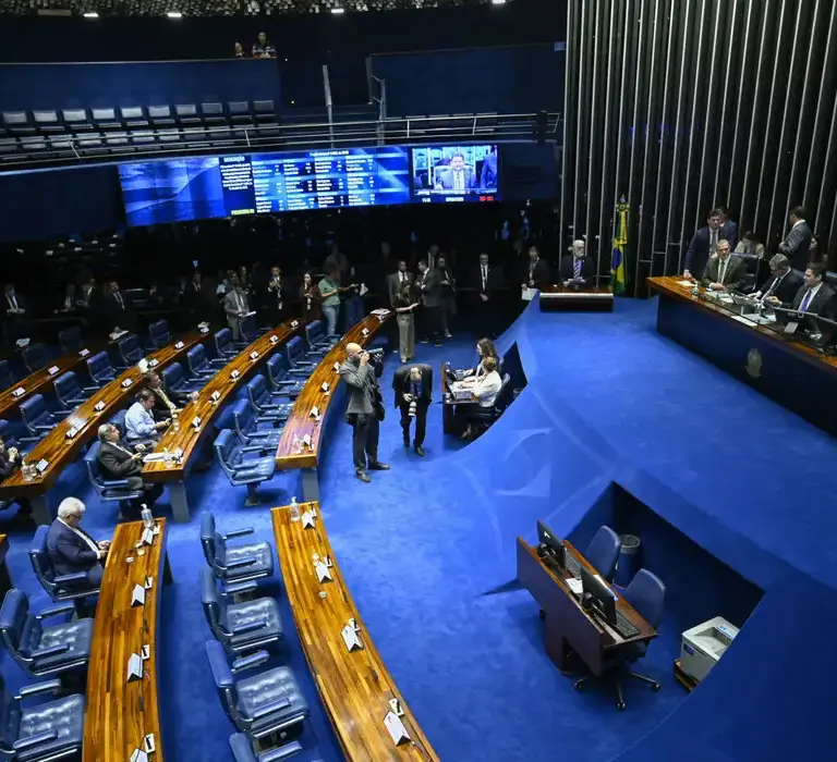 Senado aprova isenção de IR para quem ganha até dois salários-mínimos
