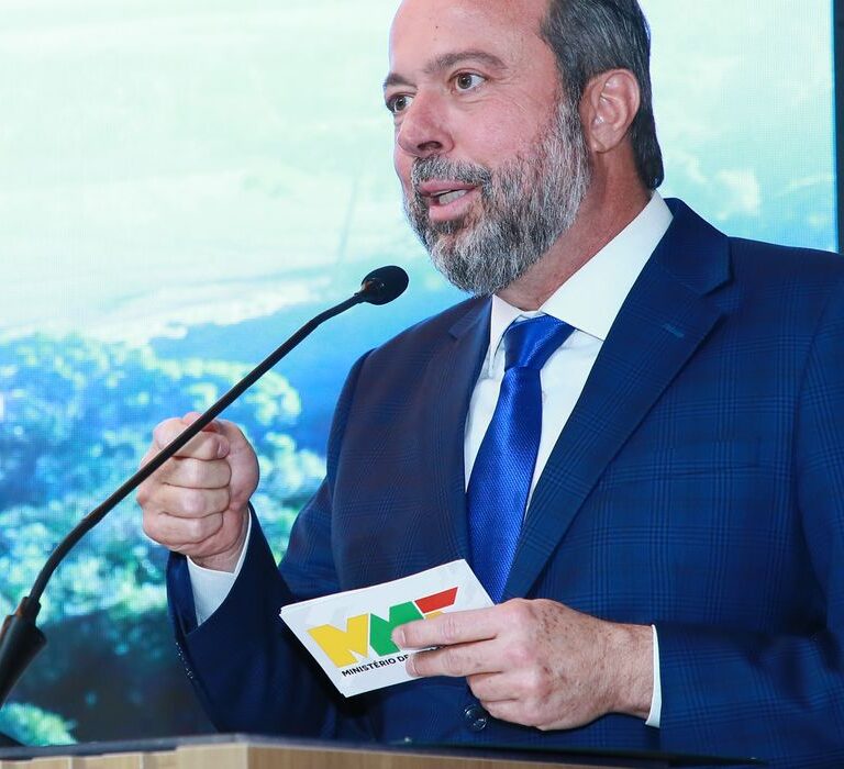 Governo federal estuda parceria com Bolívia para nova hidrelétrica binacional