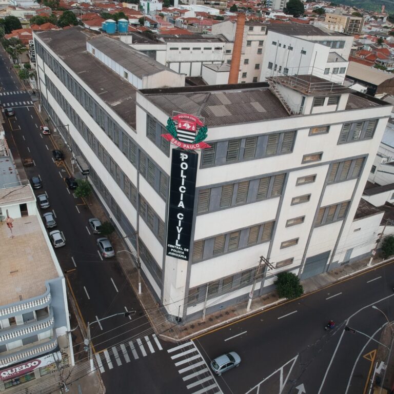 Mulher perde R$ 1 mil em furto dentro de estacionamento de banco