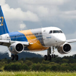 Embraer descarta demissões no Brasil e negocia tarifa zero nos EUA