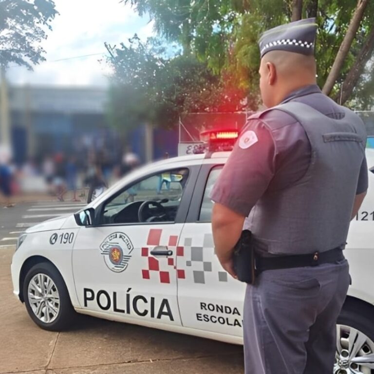 Aluno quebra TV de escola ao arremessar drops em sala de aula na zona sul