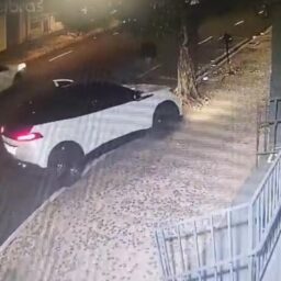 Vídeo mostra quando assassino abandona carro e foge em Marília