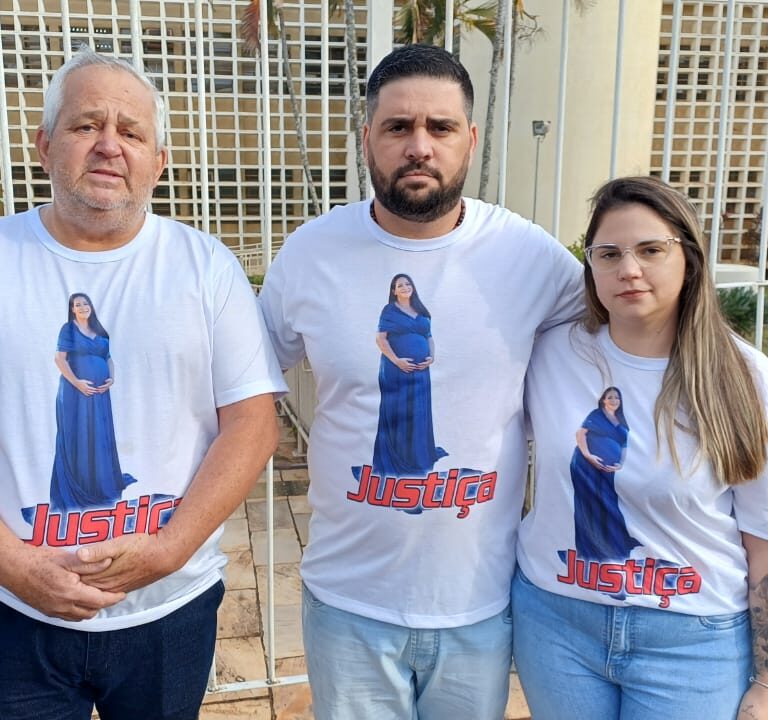 Júri é adiado para 2026; família de gestante morta clama por Justiça