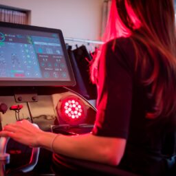 Núcleo AG apresenta esteira tecnológica com queima de até 2 mil calorias por treino