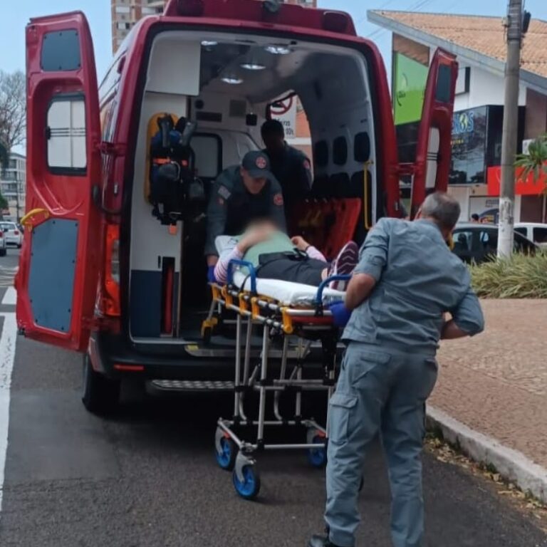 Acidente em cruzamento complica trânsito na região central