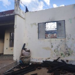 Acusado de incendiar casa em episódio de violência doméstica é preso