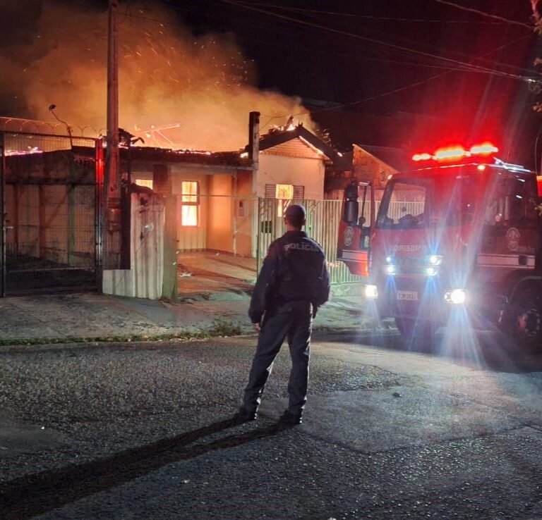 Mulher tem noite de terror depois de ser agredida, ameaçada e ter casa incendiada