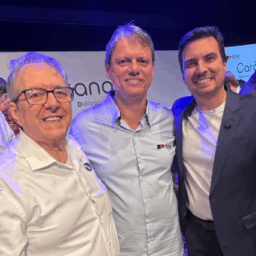 Abelardo Camarinha planeja volta à política estadual com apoio de Tarcísio