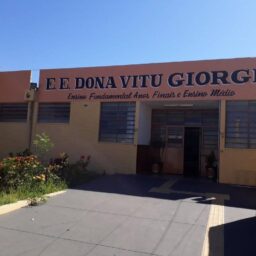 Família de menor agredido em escola de Oriente pede transferência