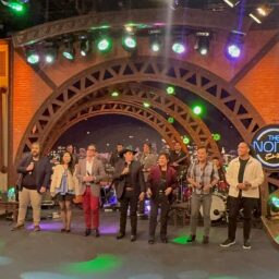 Mariliense se apresenta em homenagem a Chitãozinho & Xororó no The Noite